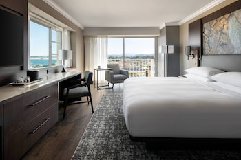 Room, 1 King Bed, Bay View (Hearing Accessible)