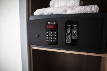 Superior Room, 1 King Bed, Non Smoking, Garden View