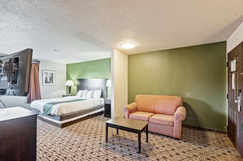 Luxury Suite 1 King bed with Jetted tub with Sofa Non-Smoking Oversized