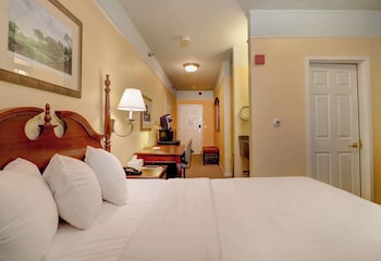 Standard Room, 1 Queen Bed