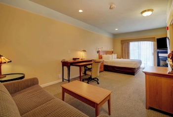 Spa Suite Single King with Balcony