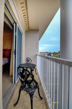 Spa Suite Single King with Balcony