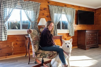 Fireside King Cabin Pet-Friendly