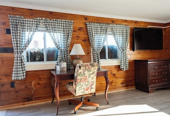 Fireside King Cabin Pet-Friendly