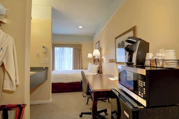Standard Room, 1 Queen Bed
