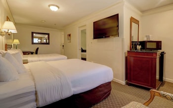 Standard 2 Queens With Updated Bathroom
