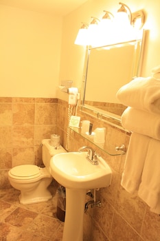 Standard 2 Queens With Updated Bathroom
