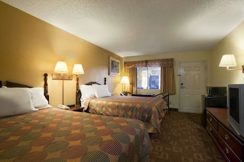 Room, 2 Queen Beds, Smoking