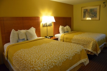 Room, 2 Queen Beds, Smoking