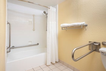 Room, 1 Queen Bed, Mobility Accessible (Standard View)