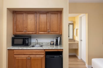 Studio Suite, 2 Double Beds, Pool View