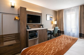 Standard room, 1 King Bed, Nonsmoking/Upper Floor
