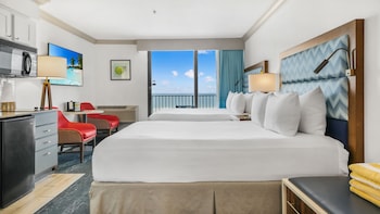 Studio, 2 Queen Beds, Kitchenette, Beach View (Gulf Front)