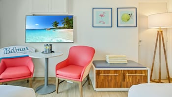 Traditional Room, 2 Queen Beds, Refrigerator & Microwave, Beach View (Gulf Front)