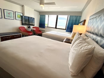 Traditional Room, 2 Queen Beds, Refrigerator & Microwave, Beach View (Gulf Front)