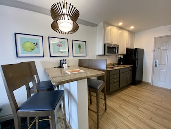 Premium Room, 2 Queen Beds, Kitchenette, Poolside