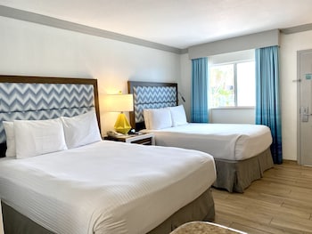 Premium Room, 2 Queen Beds, Kitchenette, Poolside