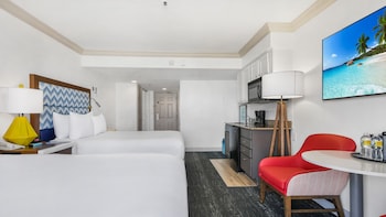 Studio, 2 Queen Beds, Kitchenette, Beach View (Gulf Front)