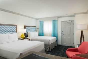 Premium Room, 2 Queen Beds, Kitchenette, Poolside