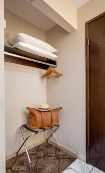 King Studio Suite