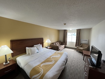 1 King Bed, Suite, Nonsmoking, Upgrade