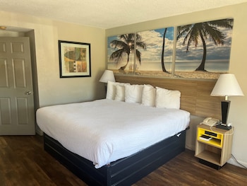 Standard Room, 1 King Bed