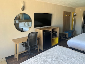 Standard Room, 1 King Bed