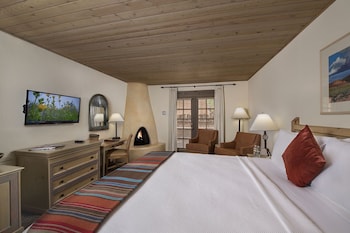 Deluxe Room, 1 King Bed, Fireplace