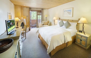 Deluxe Room, 1 King Bed, Fireplace
