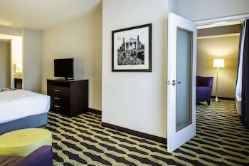 Suite, 1 King Bed, Non Smoking