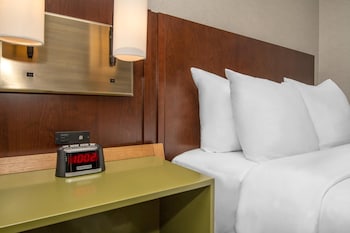 Room, 2 Queen Beds, 1st Floor, Non Smoking