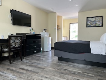 Standard Room, 1 King Bed