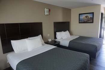 Standard Double Room, 2 Queen Beds, Mountain View