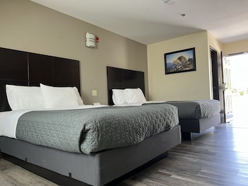 Standard Double Room, 2 Queen Beds