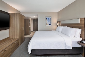 Standard Room, 1 King Bed, River View