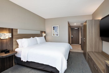 Standard Room, 1 King Bed, River View