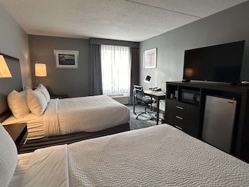 Executive Room, 2 Queen Beds, Non Smoking, Refrigerator & Microwave (Shower Only)