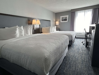 Executive Room, 2 Queen Beds, Non Smoking, Refrigerator & Microwave (Shower Only)