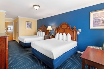 Standard Room, 2 Queen Beds, Non Smoking, Refrigerator (Pet Friendly)