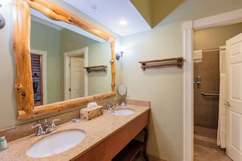Suite, 1 King Bed, Non Smoking, Jetted Tub