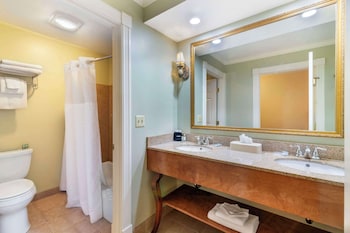 Executive Suite, 2 Queen Beds, Non Smoking, Fireplace