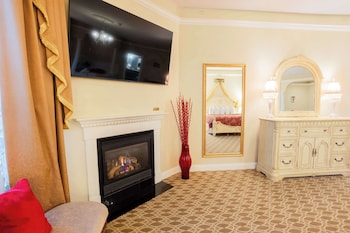 Romantic Suite, 1 King Bed, Non Smoking, Jetted Tub