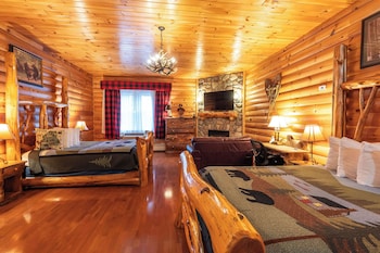 Suite, 2 Queen Beds, Accessible, Jetted Tub