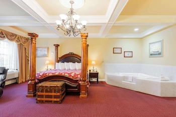 Suite, 1 King Bed, Non Smoking, Jetted Tub