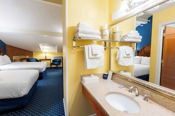 Standard Room, 2 Queen Beds, Non Smoking, Fireplace (Pet Friendly)