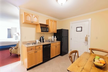 Executive Suite, 2 Queen Beds, Non Smoking, Kitchen