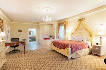 Romantic Suite, 1 King Bed, Non Smoking, Jetted Tub