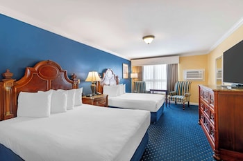 Standard Room, 2 Queen Beds, Non Smoking, Refrigerator (Pet Friendly)