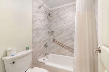 Standard Room, 2 Queen Beds, Non Smoking, Refrigerator (Pet Friendly)