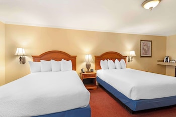 Suite, 2 Queen Beds, Accessible, Fireplace